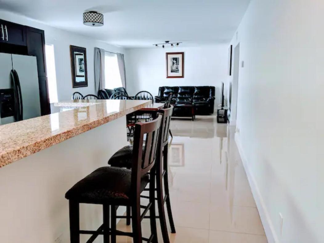 A4 - Endless Summer Rentals - Downtown Apartment Near Park, Ports, And Beach Fort Lauderdale Bagian luar foto