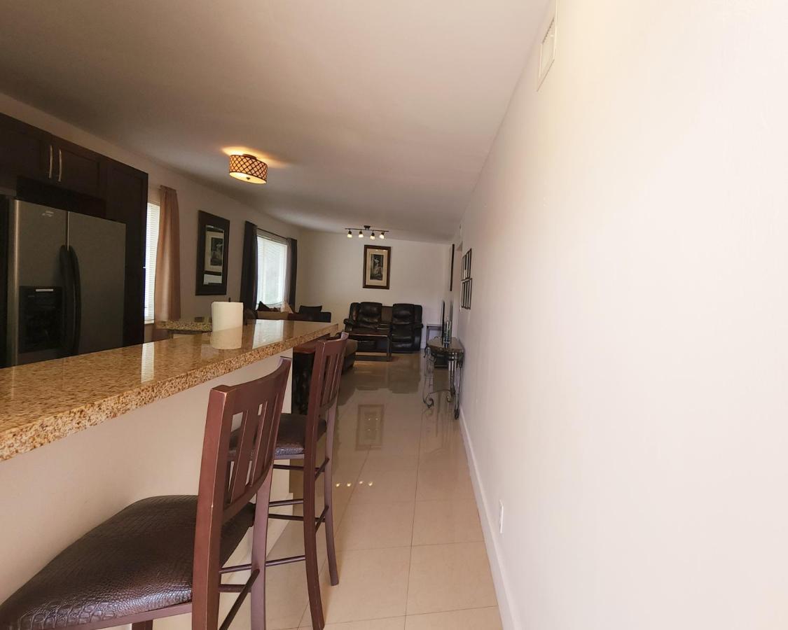 A4 - Endless Summer Rentals - Downtown Apartment Near Park, Ports, And Beach Fort Lauderdale Bagian luar foto