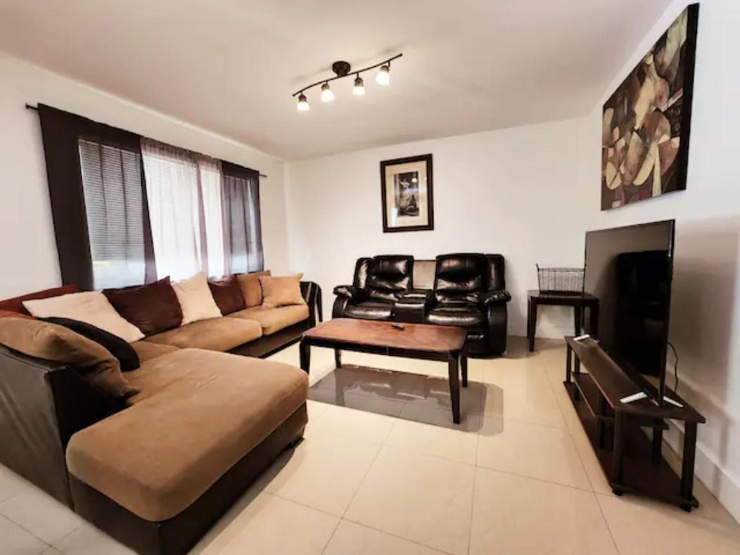 A4 - Endless Summer Rentals - Downtown Apartment Near Park, Ports, And Beach Fort Lauderdale Bagian luar foto