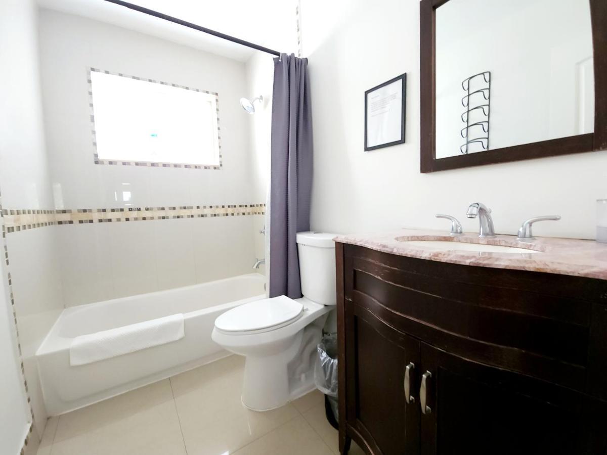 A4 - Endless Summer Rentals - Downtown Apartment Near Park, Ports, And Beach Fort Lauderdale Bagian luar foto