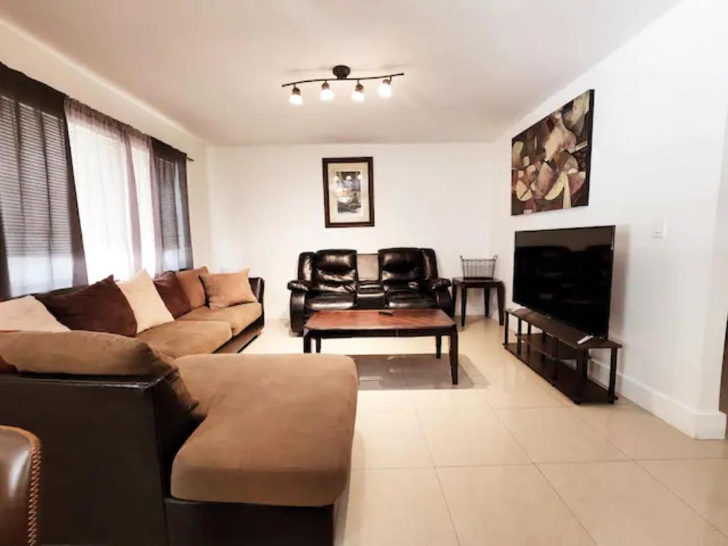 A4 - Endless Summer Rentals - Downtown Apartment Near Park, Ports, And Beach Fort Lauderdale Bagian luar foto