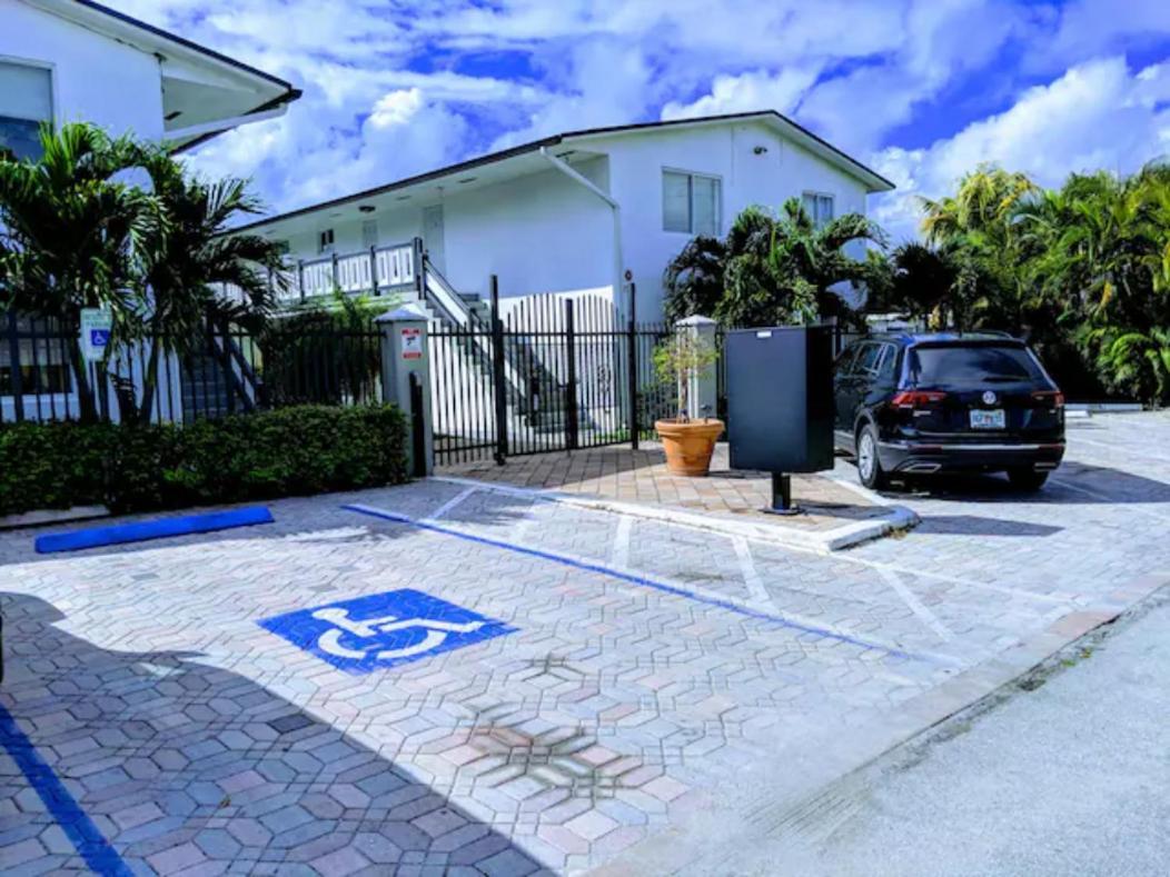 A4 - Endless Summer Rentals - Downtown Apartment Near Park, Ports, And Beach Fort Lauderdale Bagian luar foto